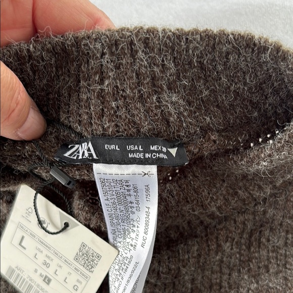 Elegant Brown Sweater with Beaded Hem - Picture 3 of 7